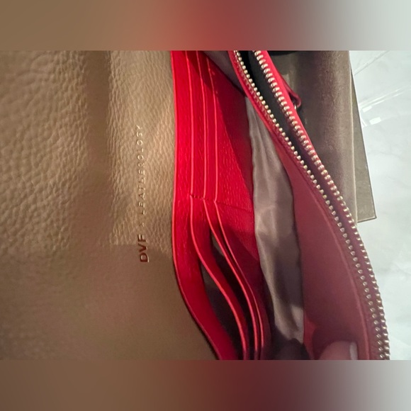 EUC! DVF x Leatherology animal print/red convertible wallet/crossbody. - Picture 6 of 9